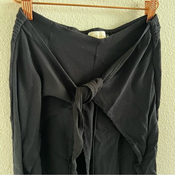 Ava Sky Black Crepe Tie Front Split Leg Pants Aloha Hawaii Boutique Medium - Picture 2 of 5